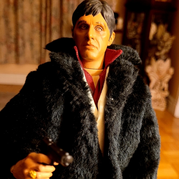 Al Pacino "Scarface" custome action figure plus blench, sorry no fur jacket. - Picture 6 of 6